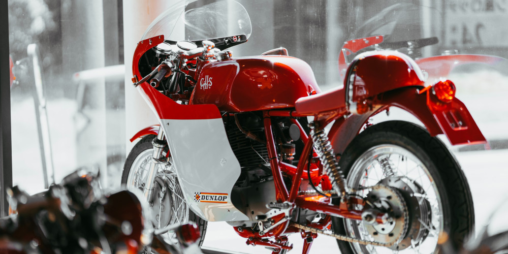 Motor in de showroom consignatie